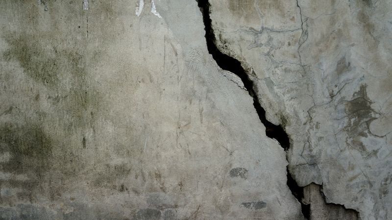 Cracked Wall Due to Sinking